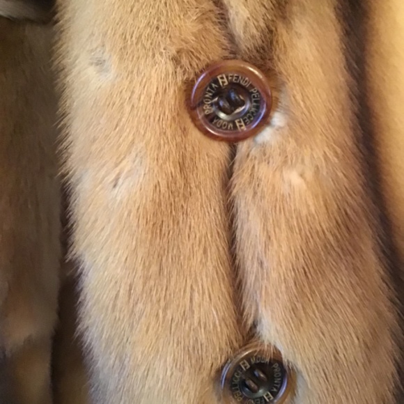 Fendi reversible mink coat with belt. - Picture 10 of 13